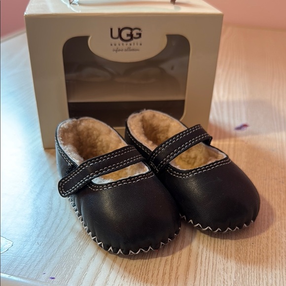 UGG Black Baby Shoes - Picture 1 of 5